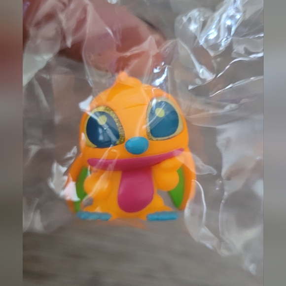 Disney Doorables Black Light Neon Stitch - Picture 4 of 5